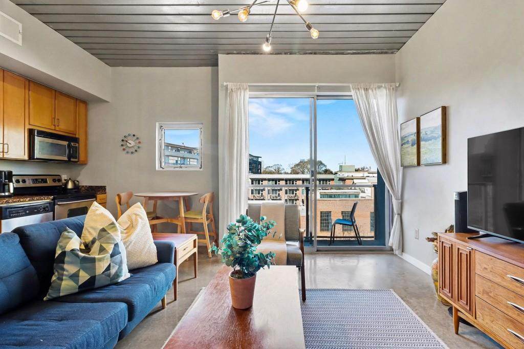 620 Glen Iris Drive - Photo 1