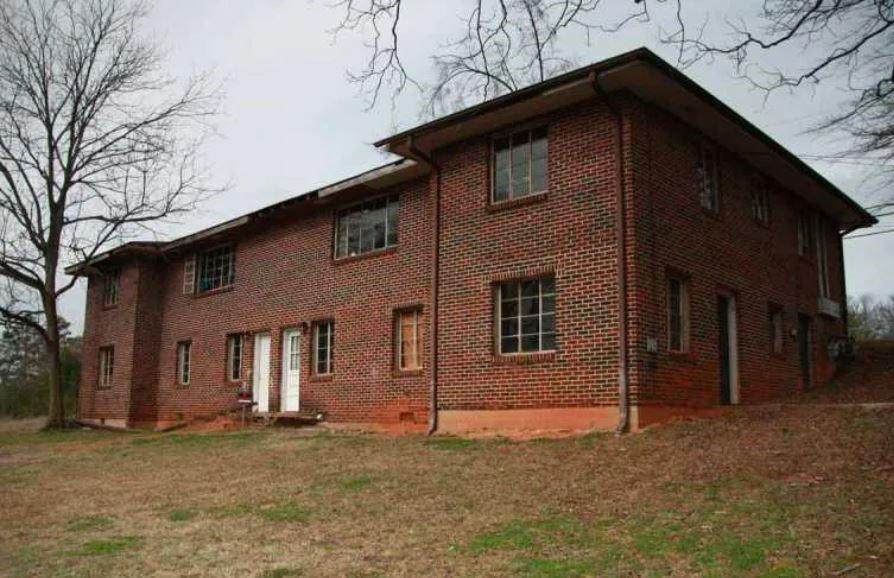 305 Oak Street - Photo 1