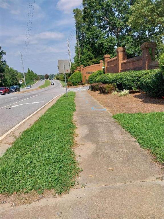 2672 Roswell Road - Photo 1