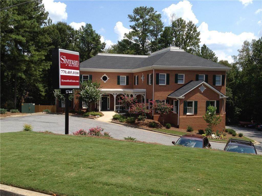 1744 Roswell Road - Photo 1