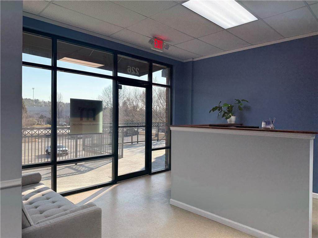 302 Satellite Blvd Ne - Photo 1