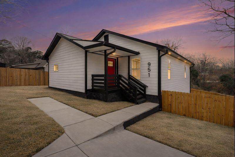 951 Reed Avenue - Photo 1