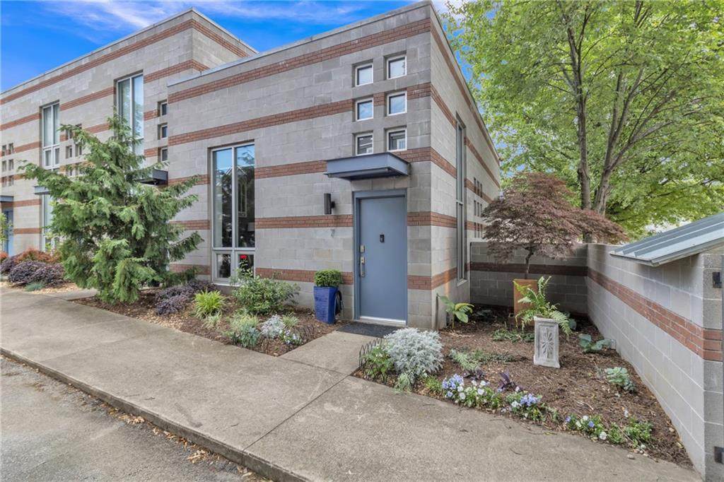 542 Ralph Mcgill Boulevard - Photo 1