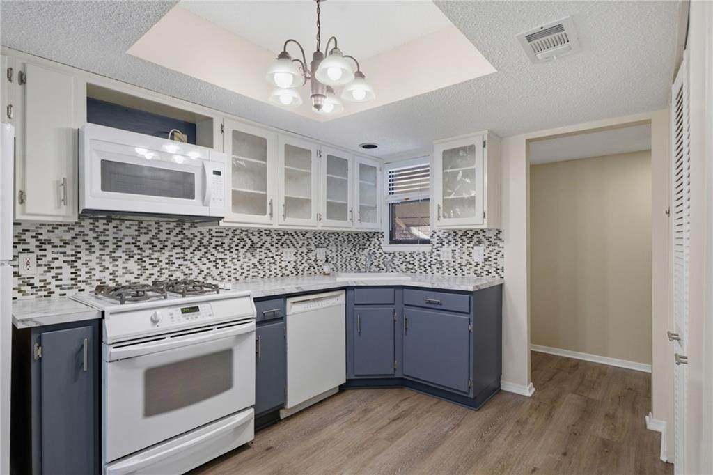 2092 Powers Ferry Trace - Photo 1