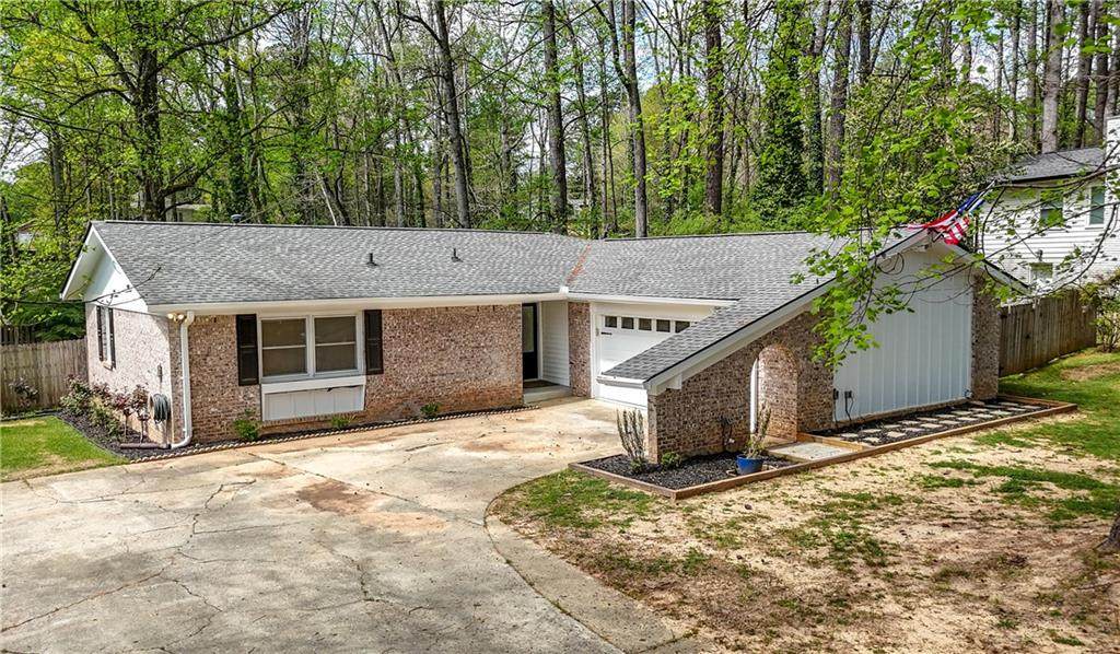 3220 Foxwood Trail - Photo 1