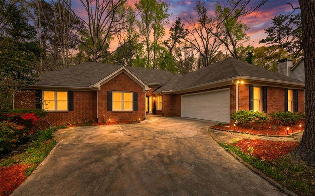 601 Cobblestone Lane - Photo 1