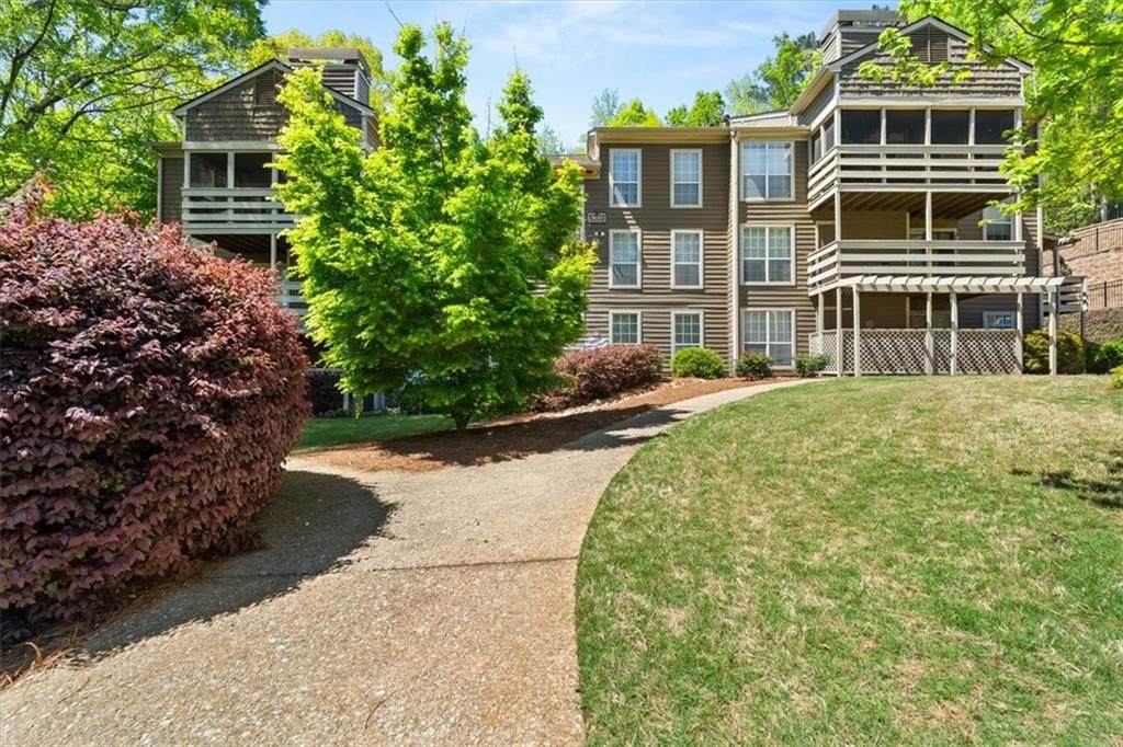 808 Riverview Drive - Photo 1