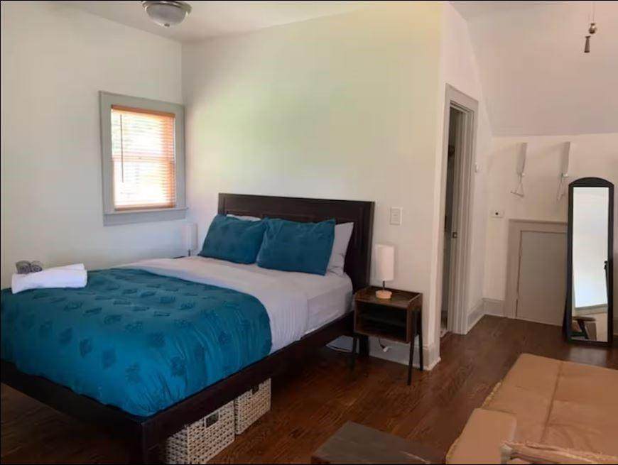 2284 Cottage Grove Avenue - Photo 1