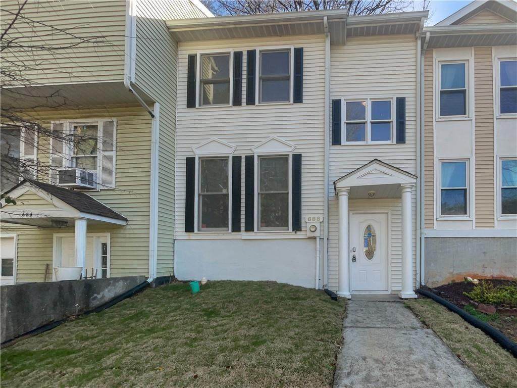 688 Stratford Green - Photo 1