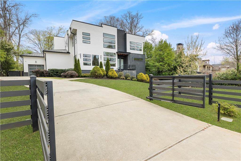 1546 Windsor Parkway - Photo 1