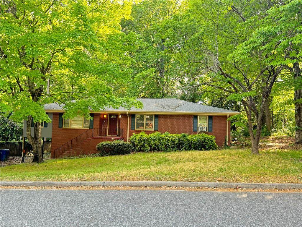 222 Pineview Drive - Photo 1
