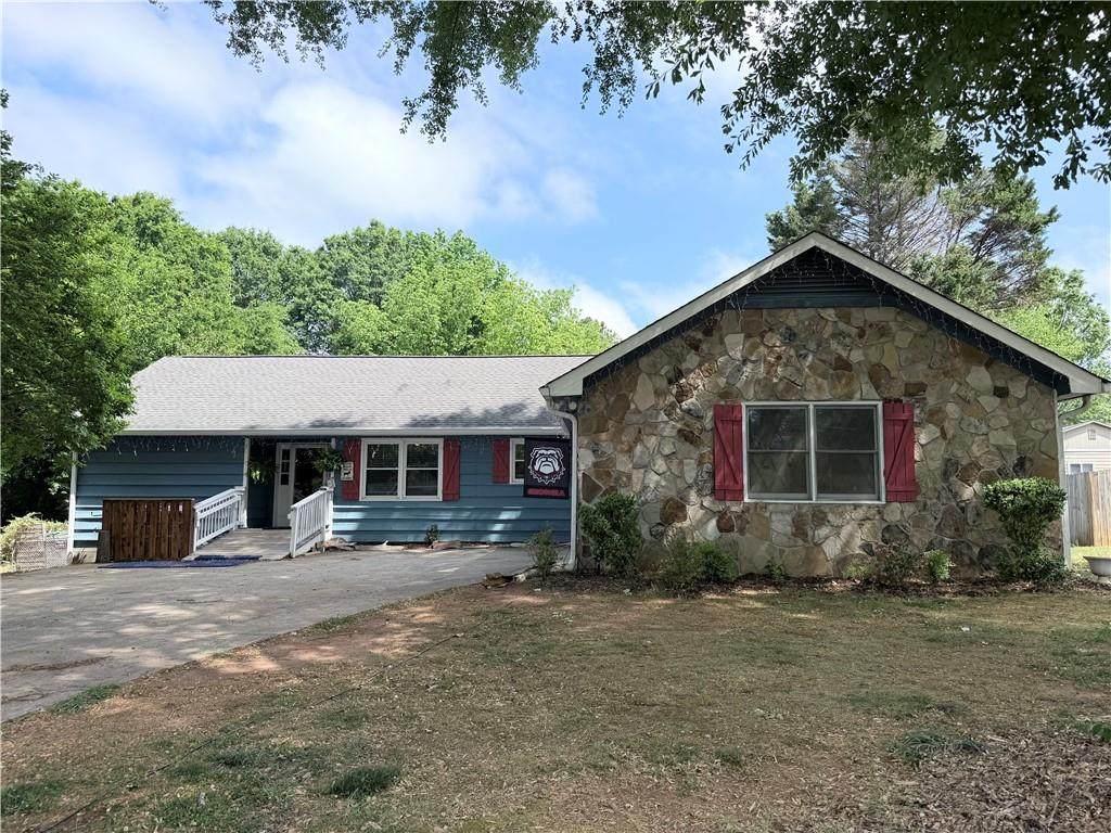 1535 Meadowview Drive - Photo 1
