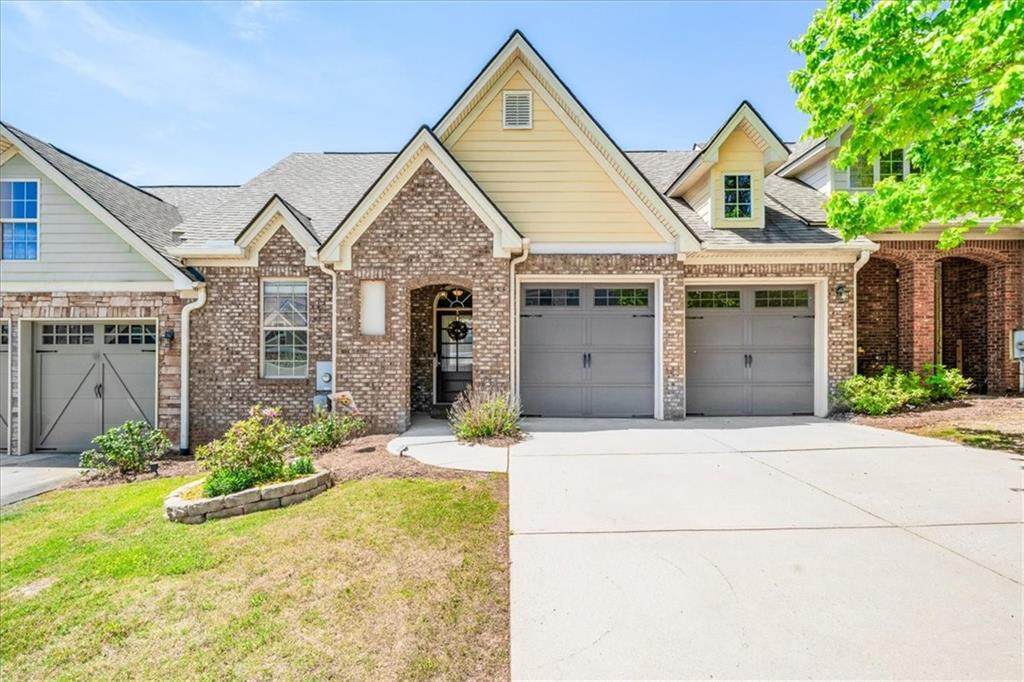114 Stoneybrook Drive - Photo 1