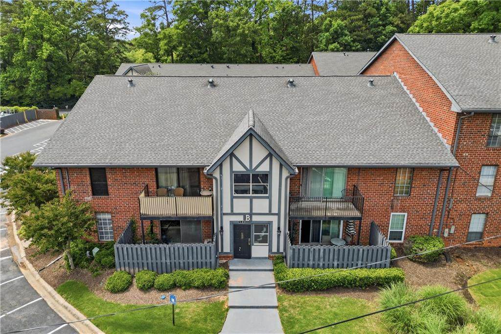 6851 Roswell Road - Photo 1