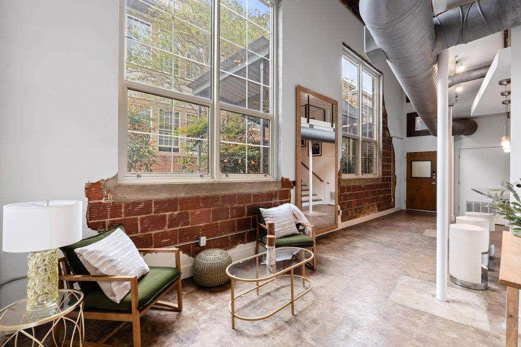 600 College Street - Photo 1
