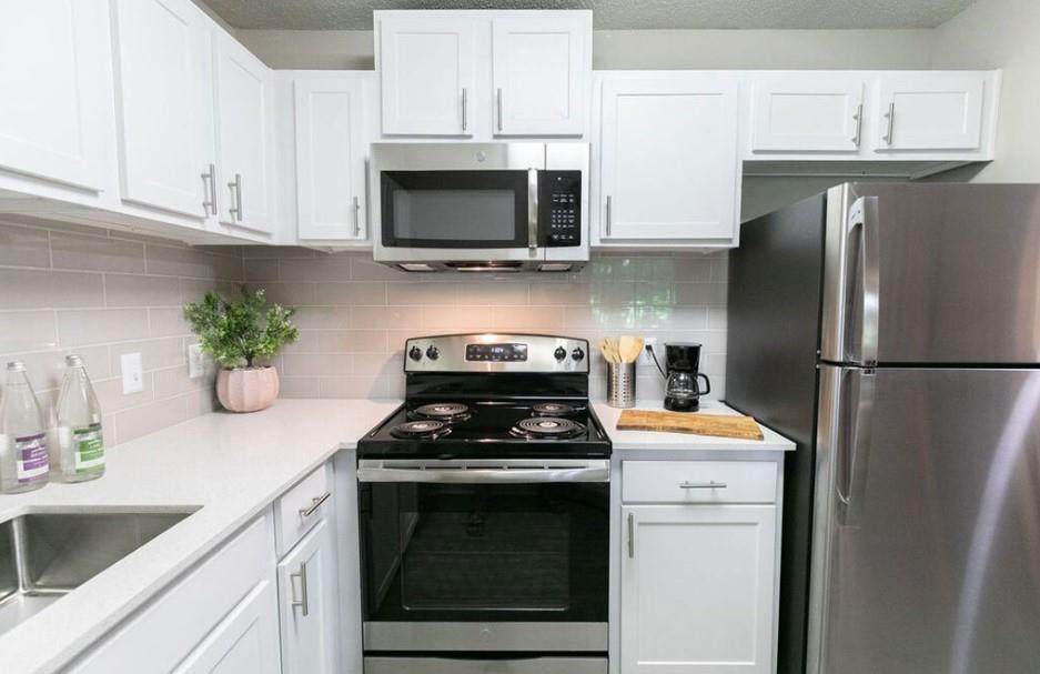 300 Deering Road - Photo 1