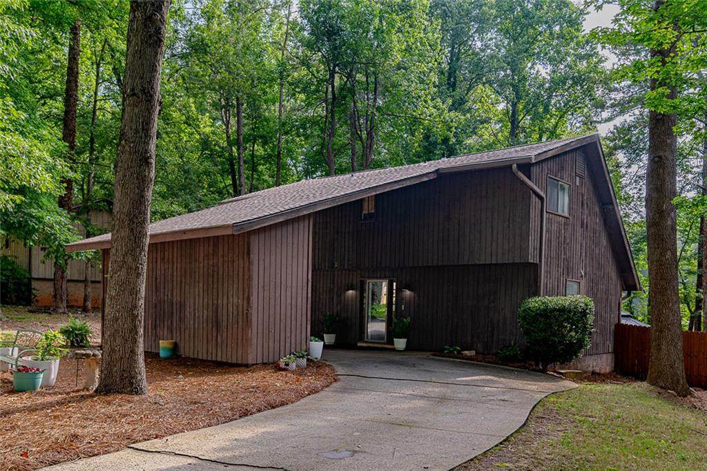 552 Edgefield Drive - Photo 1