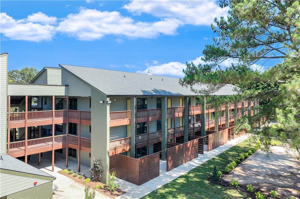 710 Jesse Jewell Parkways - Photo 1