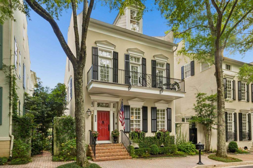 305 Abercorn Square - Photo 1
