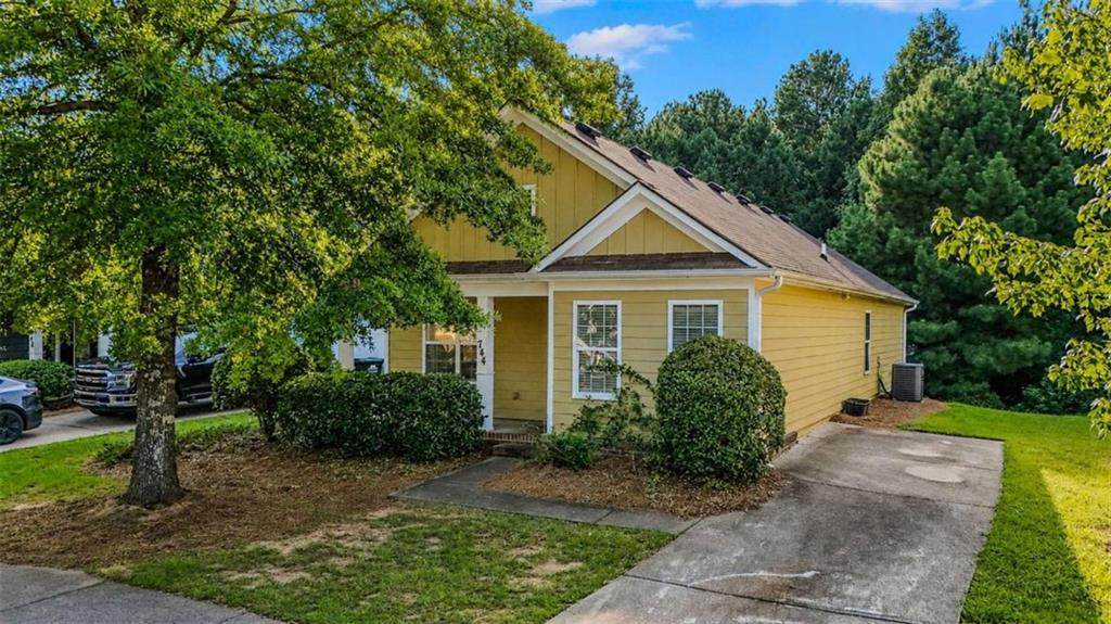 744 Vincent Drive - Photo 1
