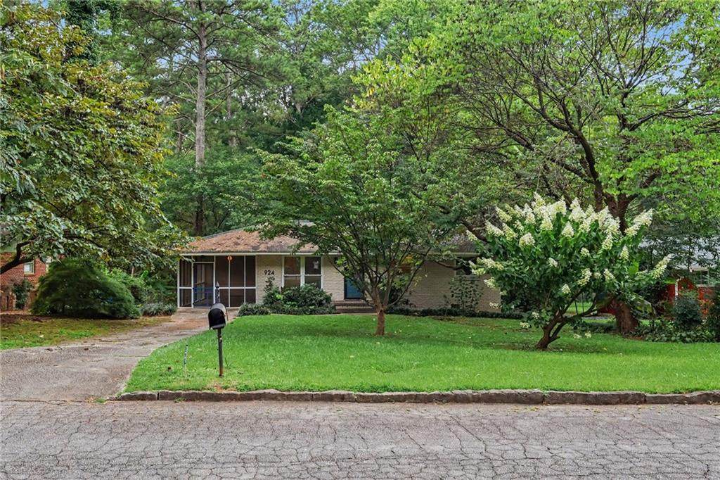 924 Greenbriar Place - Photo 1