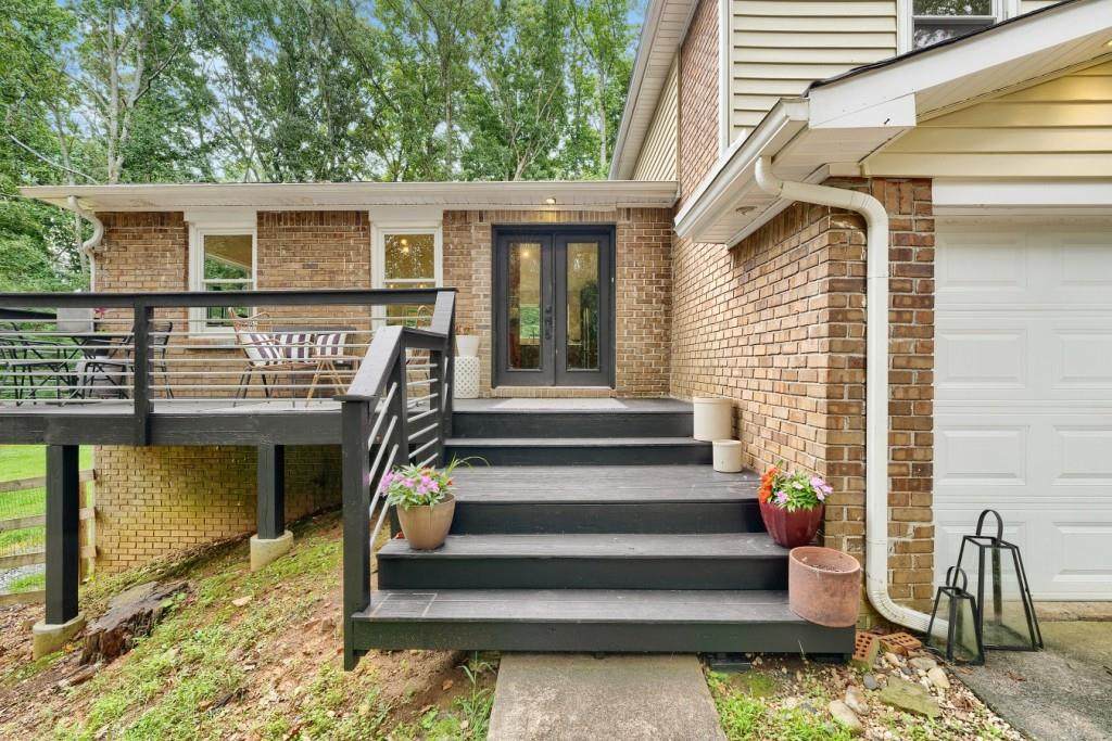 118 Glenell Drive - Photo 1