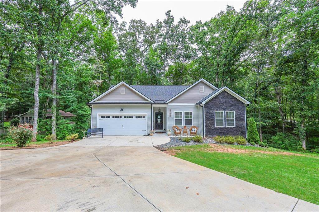 2033 Lakeview Parkway - Photo 1