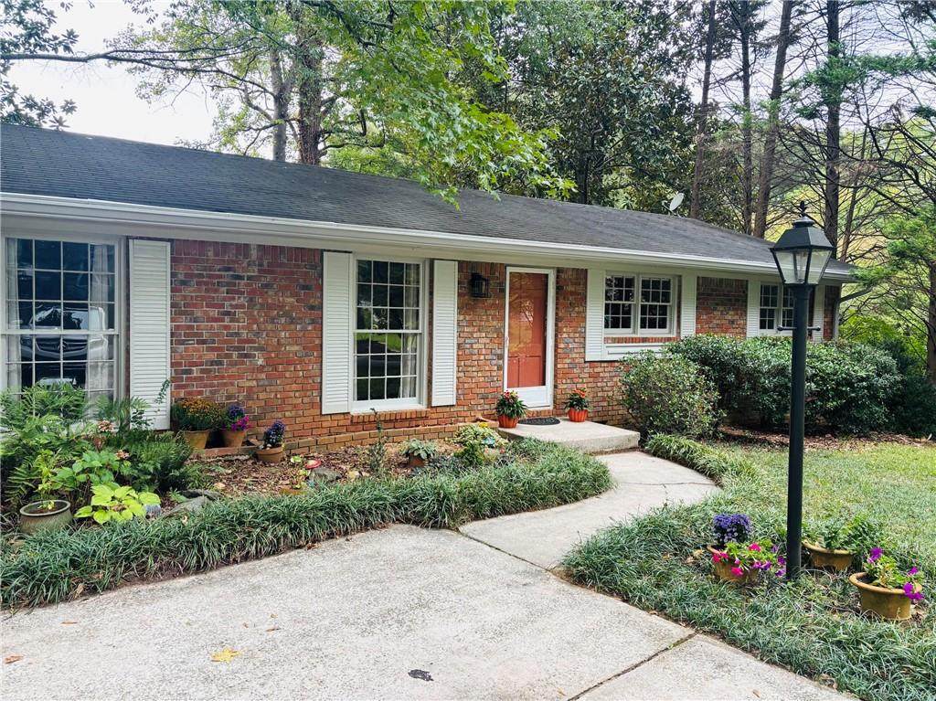 1552 Edinburgh Drive - Photo 1