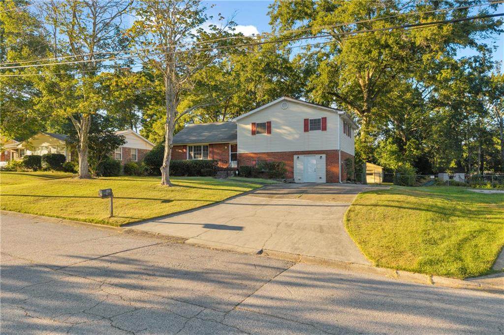 840 Sherwood Drive - Photo 1