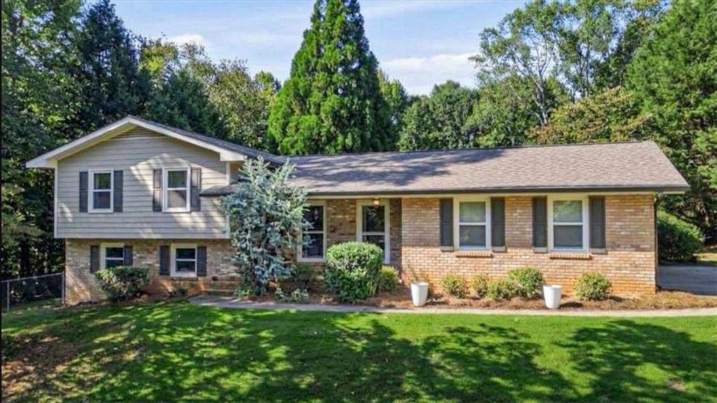 669 Foxcliffe Court - Photo 1