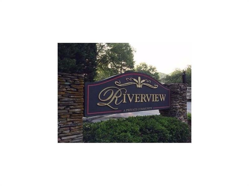 1102 Riverview Drive SE #1102, Marietta, GA 30067 (MLS #5755391) :: North Atlanta Home Team