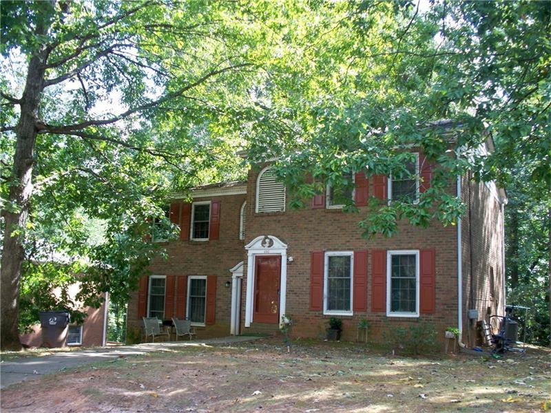 690 Jackson View Road, Suwanee, GA 30024 (MLS #5757354) :: North Atlanta Home Team