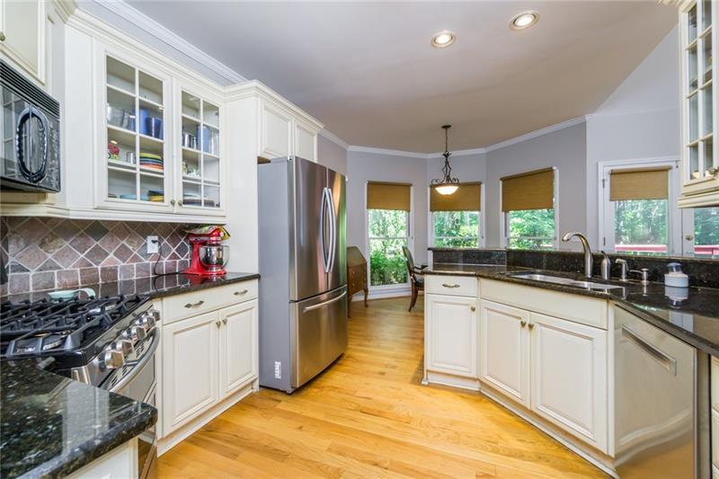 200 Roxbury Circle - Photo 1