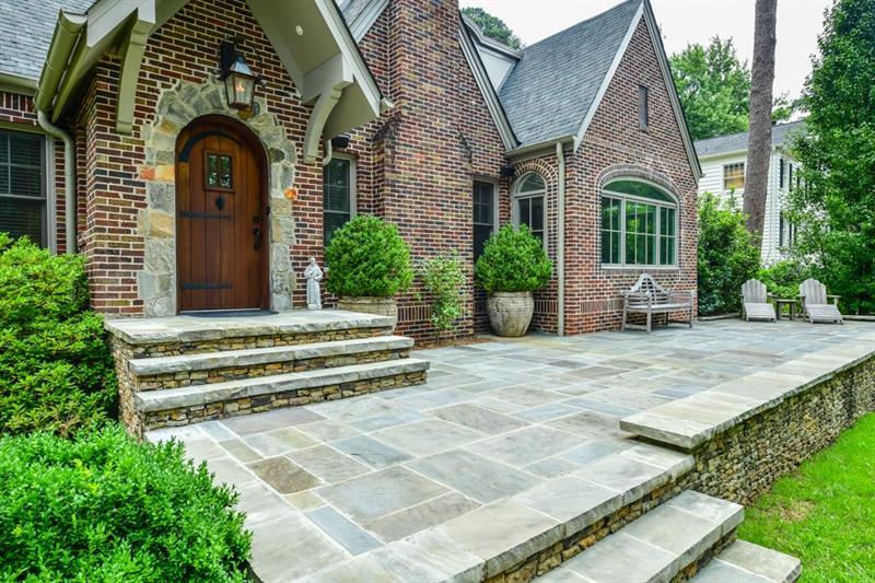 120 Peachtree Way - Photo 1