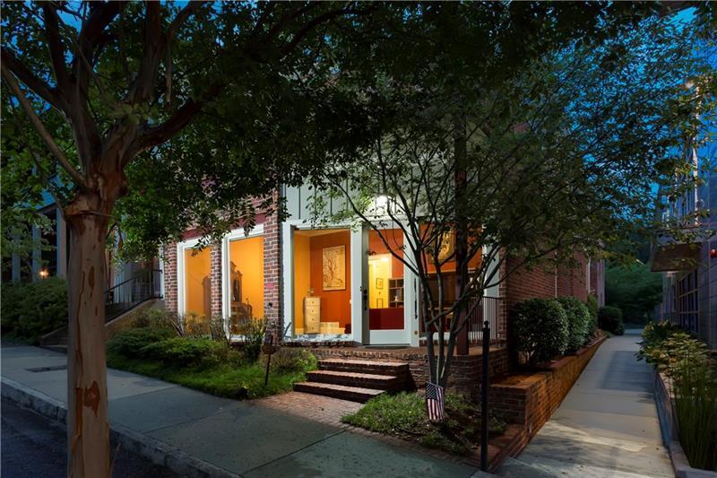 425 Selborne Way - Photo 1