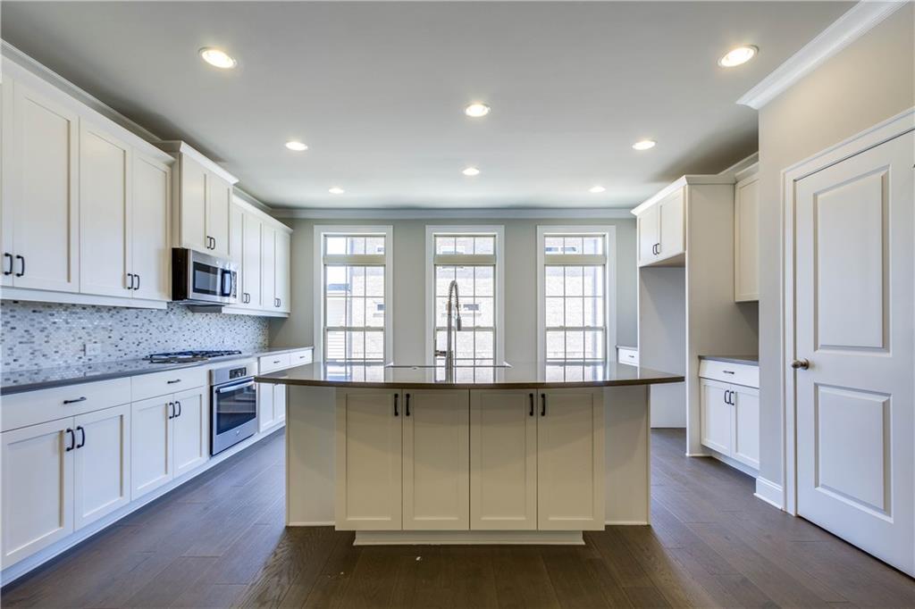 7914 Laurel Crest Drive - Photo 1
