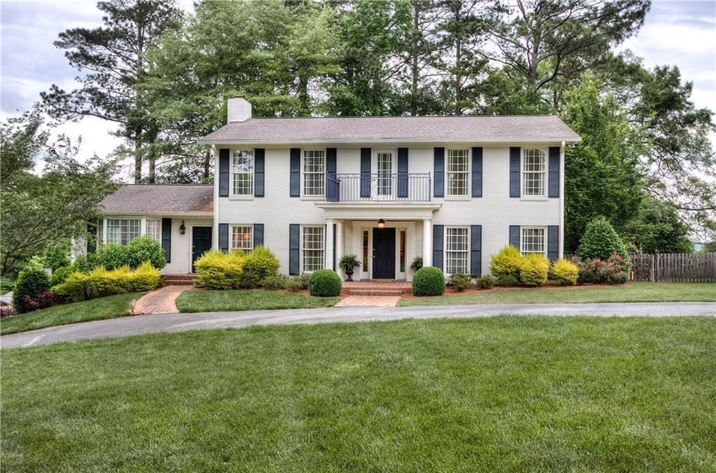 110 Hillcrest Drive - Photo 1