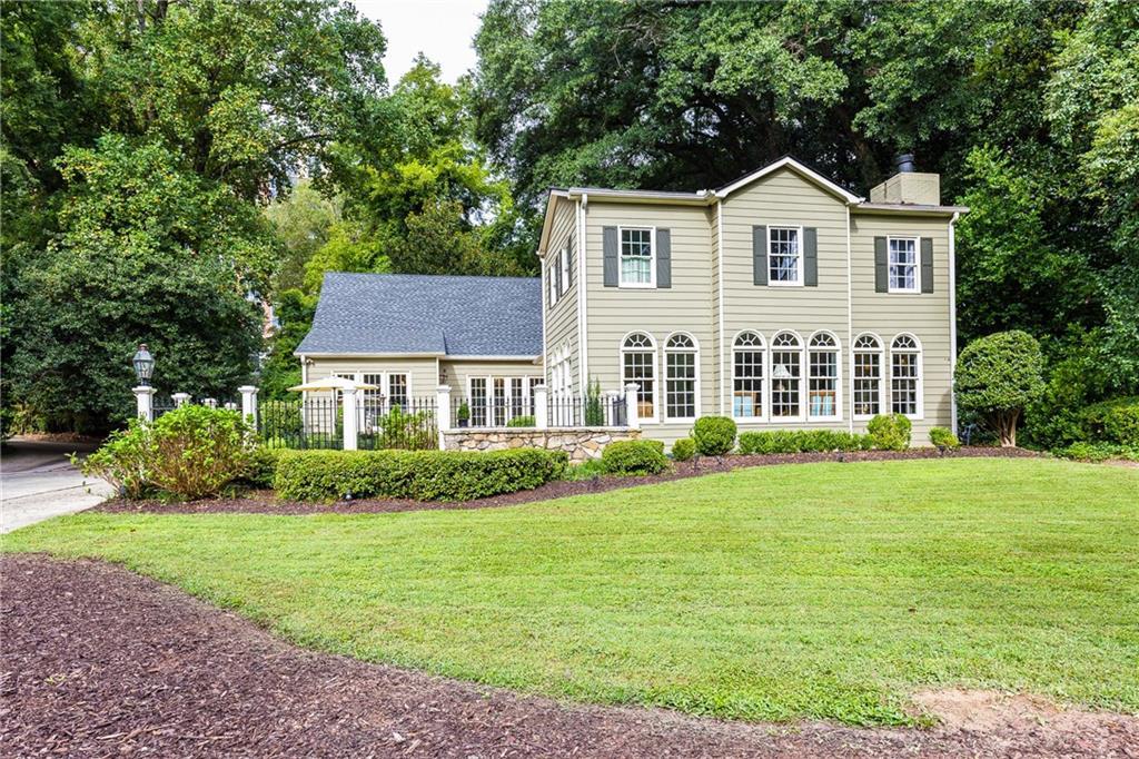 10 Montclair Drive - Photo 1