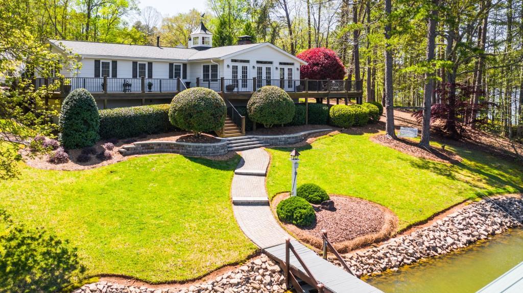 4004 Pineshore Circle - Photo 1