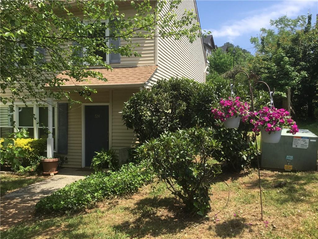 724 Stratford Green - Photo 1