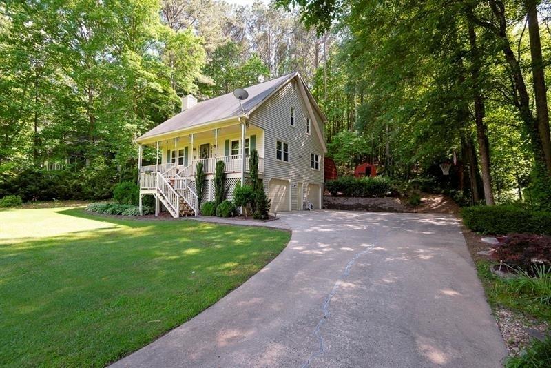 613 Driftwood Drive - Photo 1