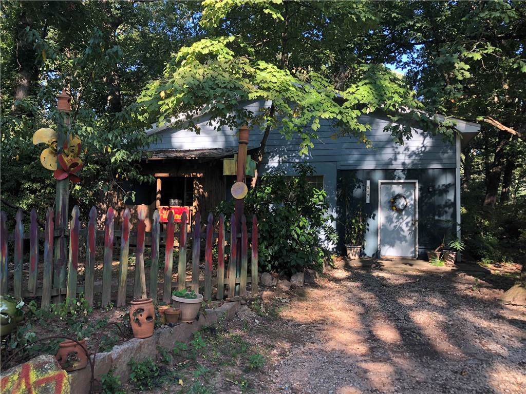 647 Laurel Road - Photo 1