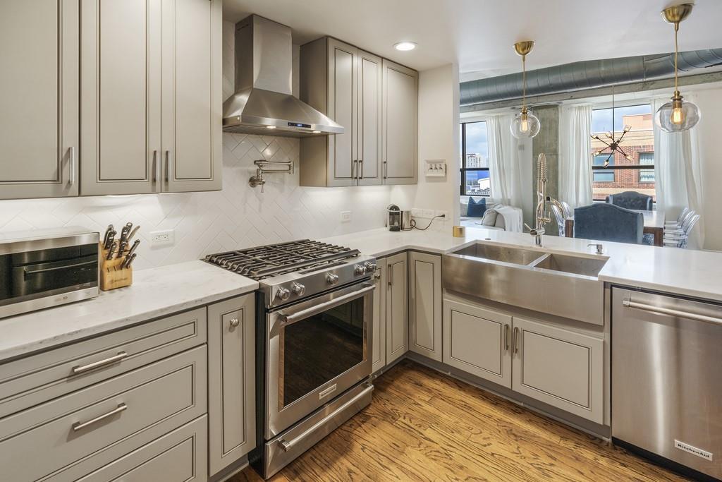 115 Peachtree Place - Photo 1