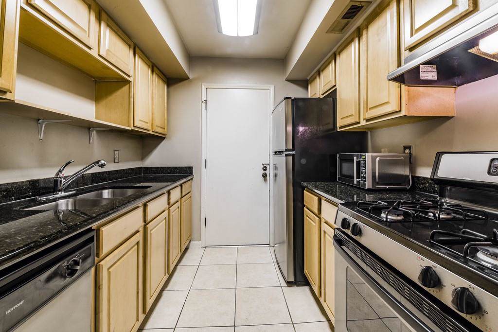 6851 Roswell Road - Photo 1