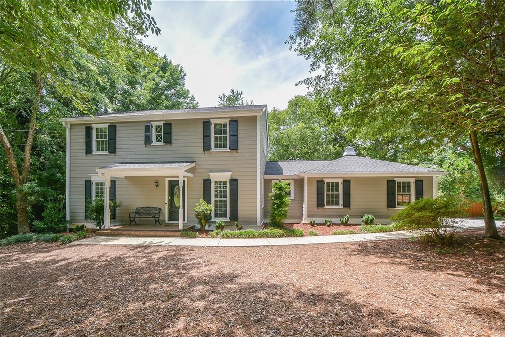 2824 Fontainebleau Drive - Photo 1