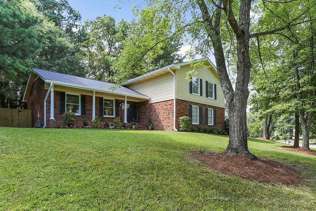 140 Ansley Court - Photo 1
