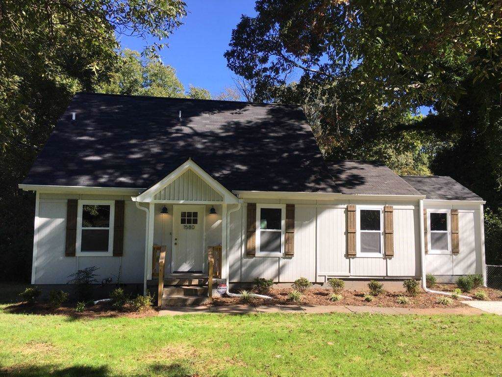 1580 Ridgewood Lane - Photo 1