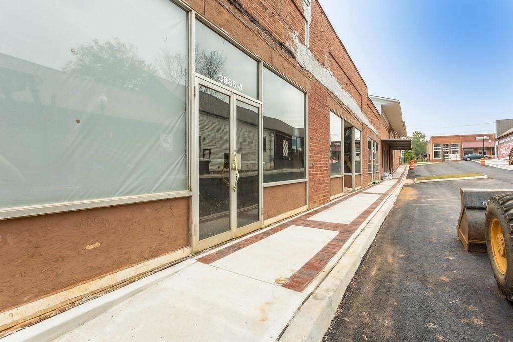 3886 Broad Street - Photo 1