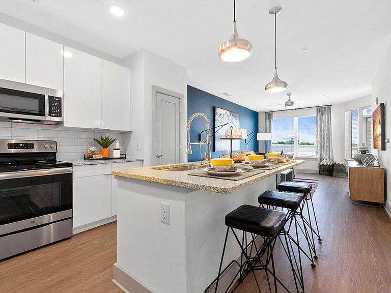 670 Dekalb Avenue - Photo 1