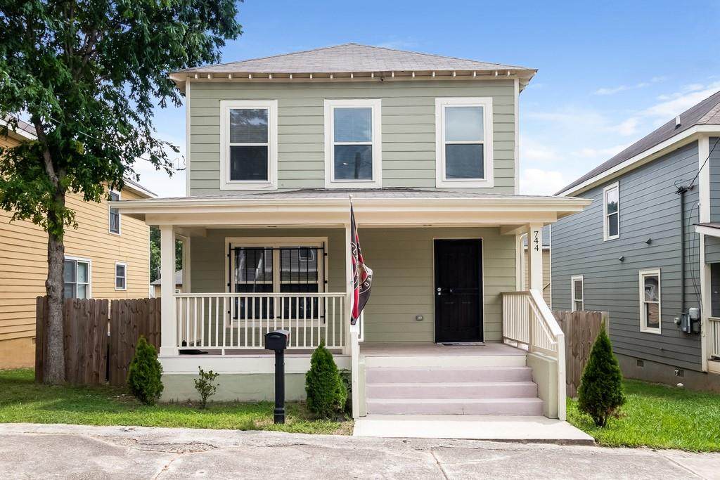 744 Garibaldi Street - Photo 1